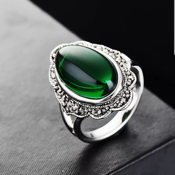 Beautiful vintage green stone ring!!! - Picture 6 of 6
